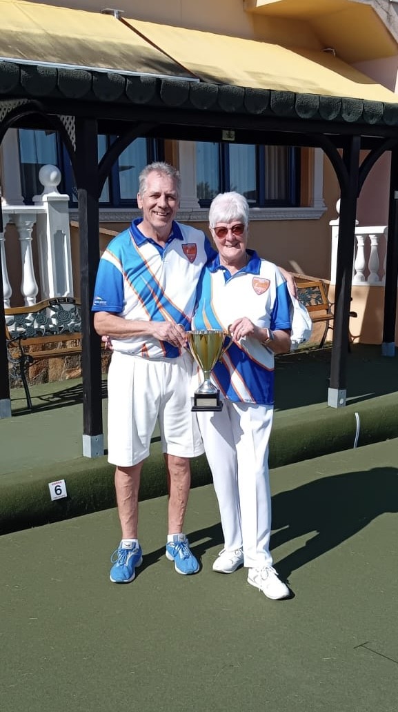 Lynne and Neil mixed pairs winners.jpg